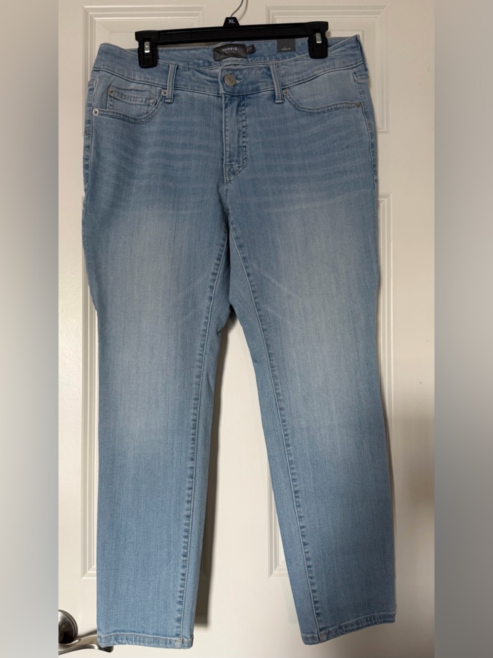 NWT Torrid skinny ankle jeans. Size 10.